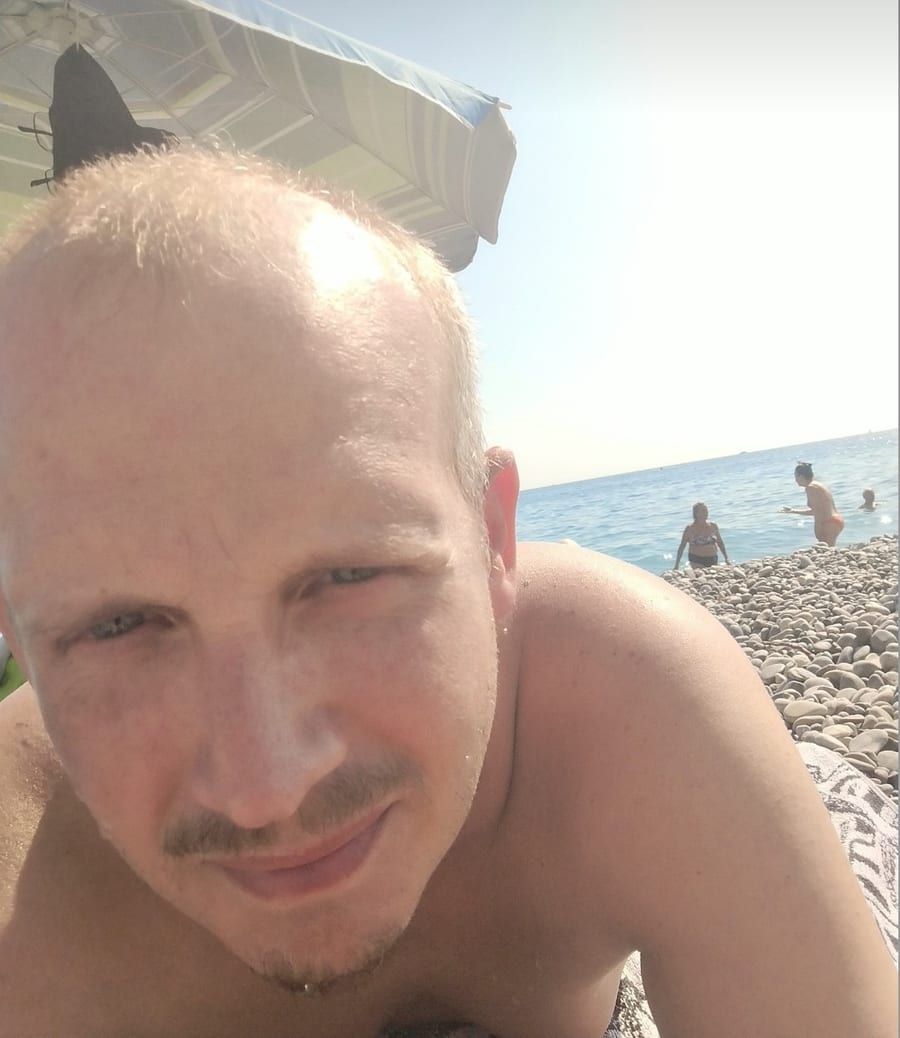 Profil de Zine, 27 ans, Annonces gay arabe à Enges (Neuchâtel)