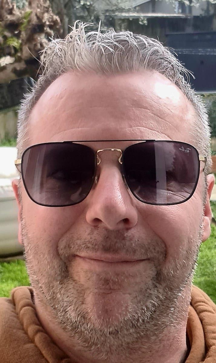 Profil de Pierre-hadrien, 36 ans, Annonces gay à La Brévine (Neuchâtel)