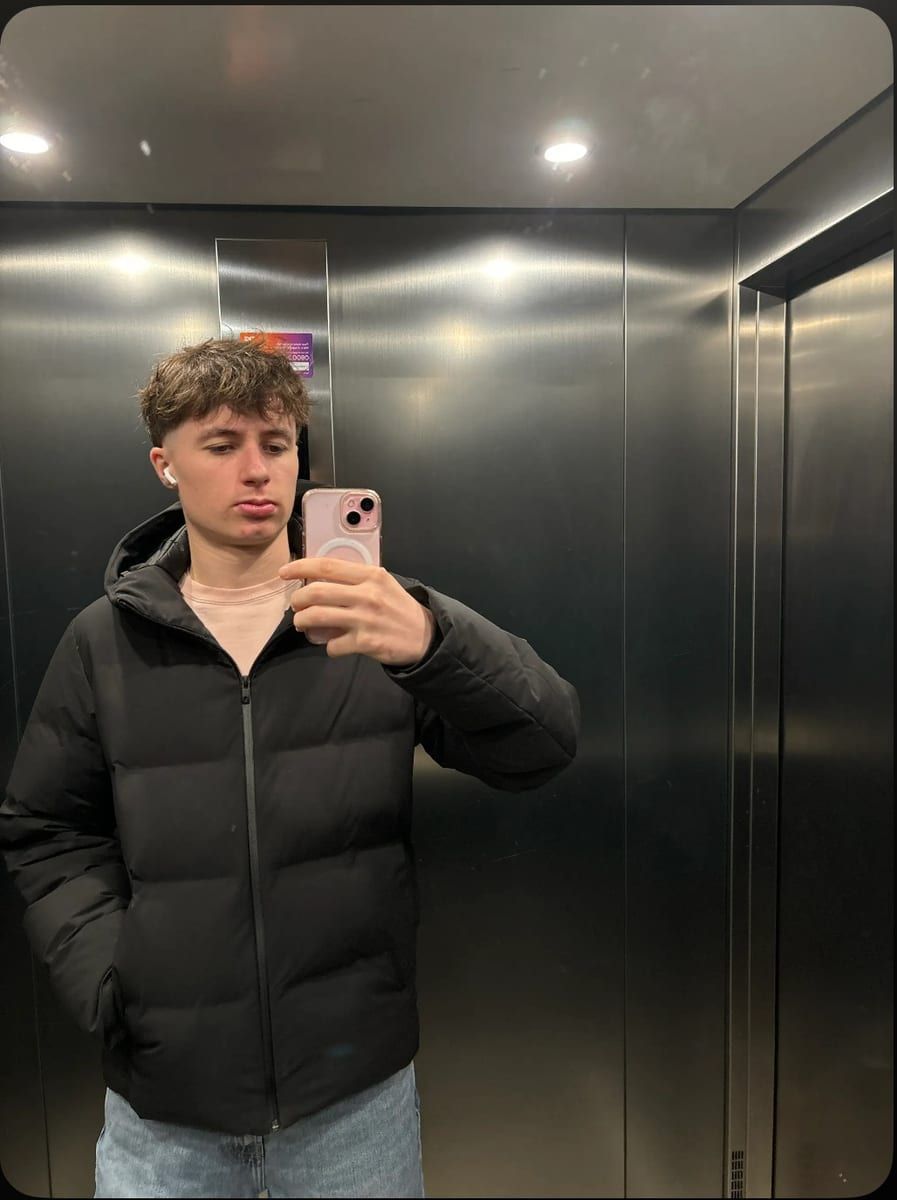 Profil de Roland, 38 ans, Annonces gay à Champ-du-Moulin (Neuchâtel)