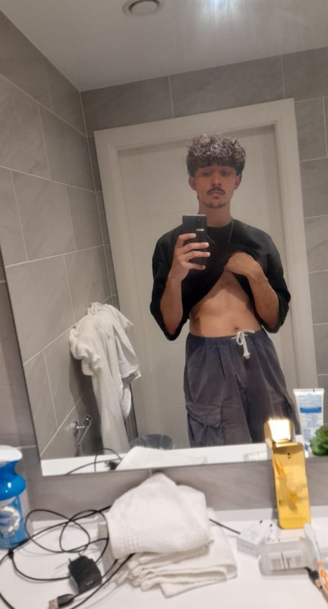 Profil de Ioan, 28 ans, Annonces gay à Les Hauts-Geneveys (Neuchâtel)