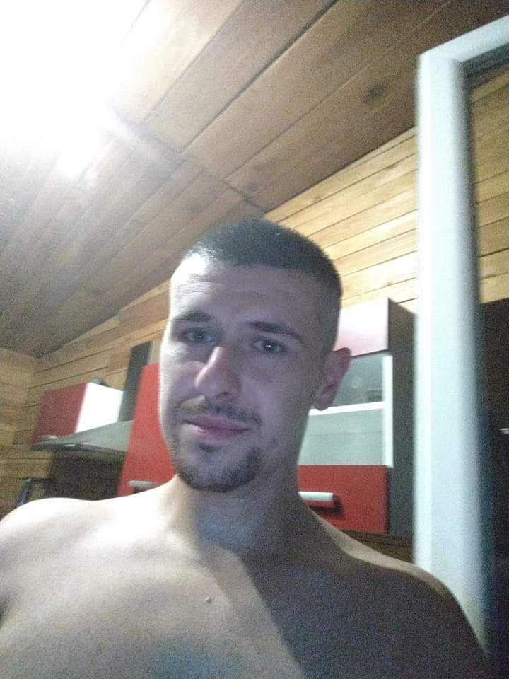 Profil de Alexy, 30 ans, Annonces gay arabe à Fretereules (Neuchâtel)