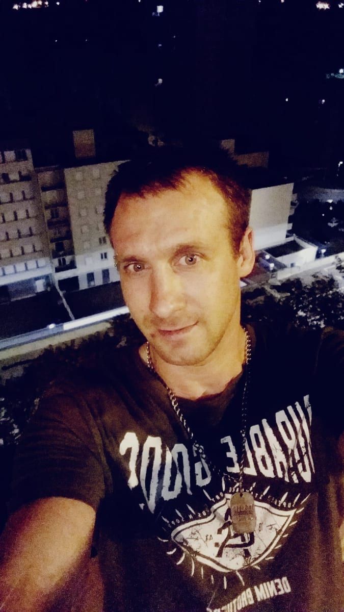Profil de Devran, 40 ans, Annonces gay à Champ-du-Moulin (Neuchâtel)