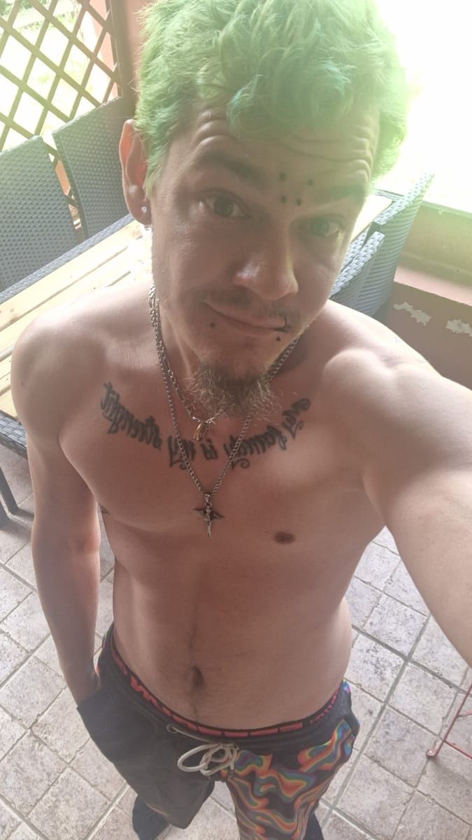 Profil de Jin, 25 ans, Annonces gay arabe à Bôle (Neuchâtel)